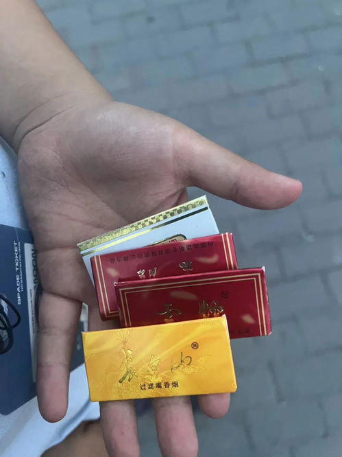 小学生沉迷烟卡和卡牌,父母氪金还要捡垃圾